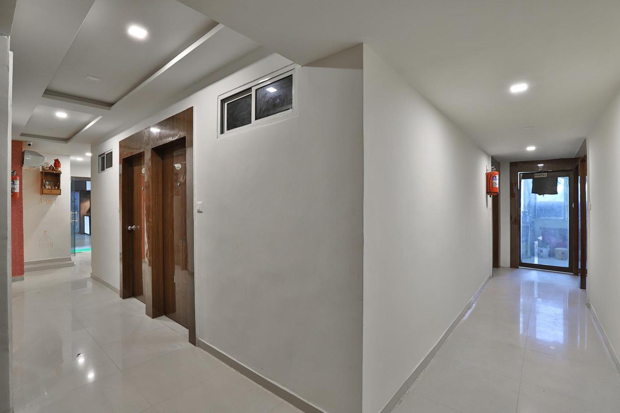 Hotel O Skyland Ahmedabad Exterior foto