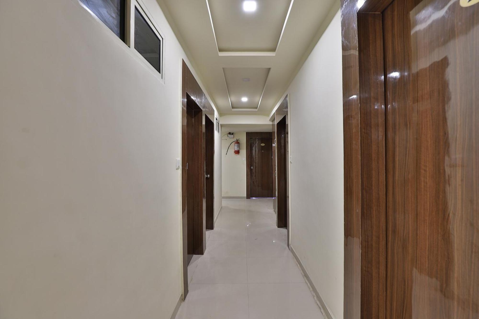 Hotel O Skyland Ahmedabad Exterior foto