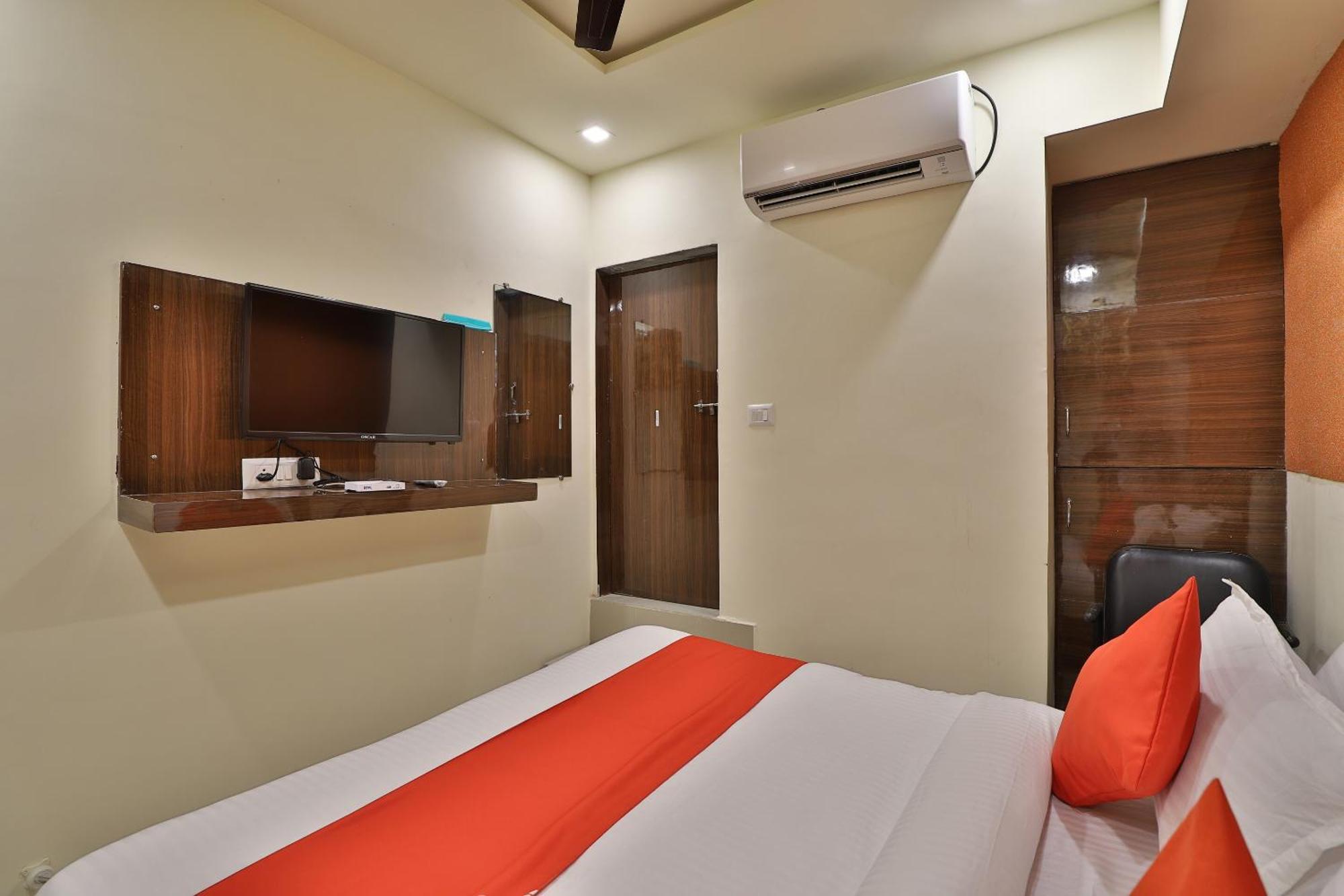 Hotel O Skyland Ahmedabad Exterior foto